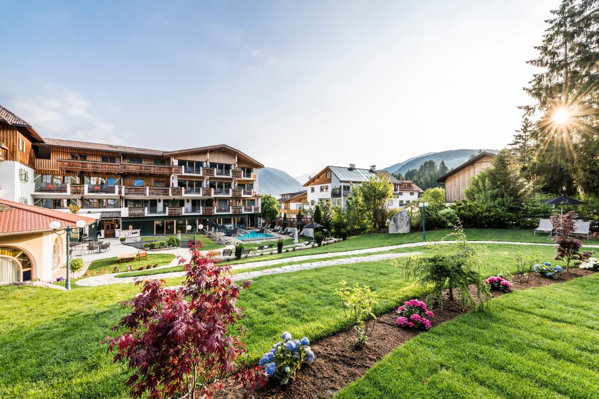 Mirabell Dolomites Hotel - Luxury Ayurveda & Spa Olang Exteriér fotografie