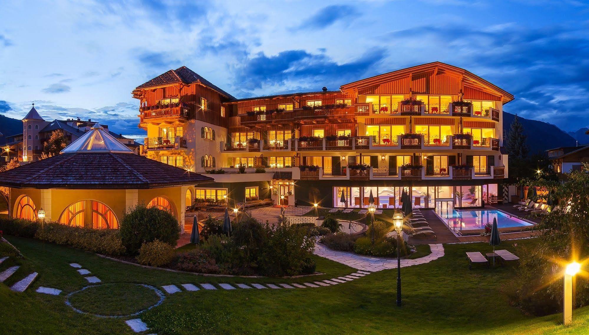 Mirabell Dolomites Hotel - Luxury Ayurveda & Spa Olang Exteriér fotografie